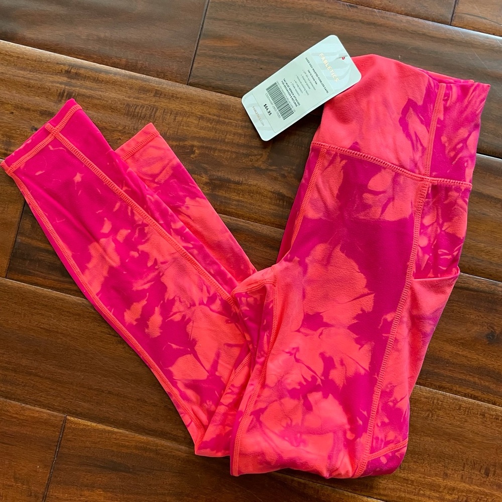 Fabletics Capri Leggings w/pockets NWT